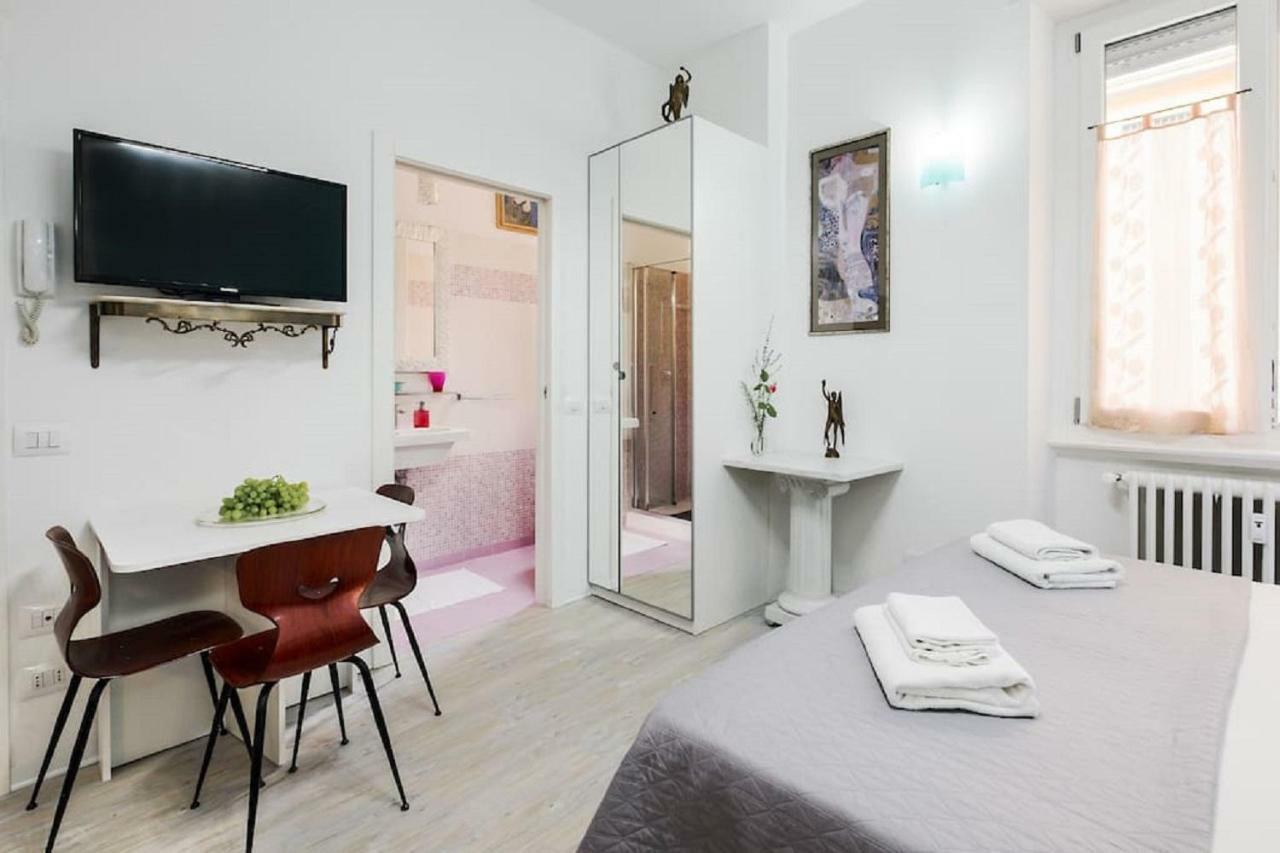 ℒovely & ℰlegant Studio Next To Duomo/Missori มิลาน ภายนอก รูปภาพ